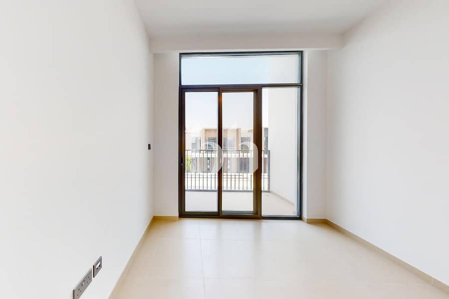 Exclusive | Well Maintained | Vacant - Image 10