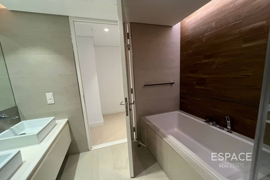 Great ROI | Fully Upgraded | Sea Views - Image 10