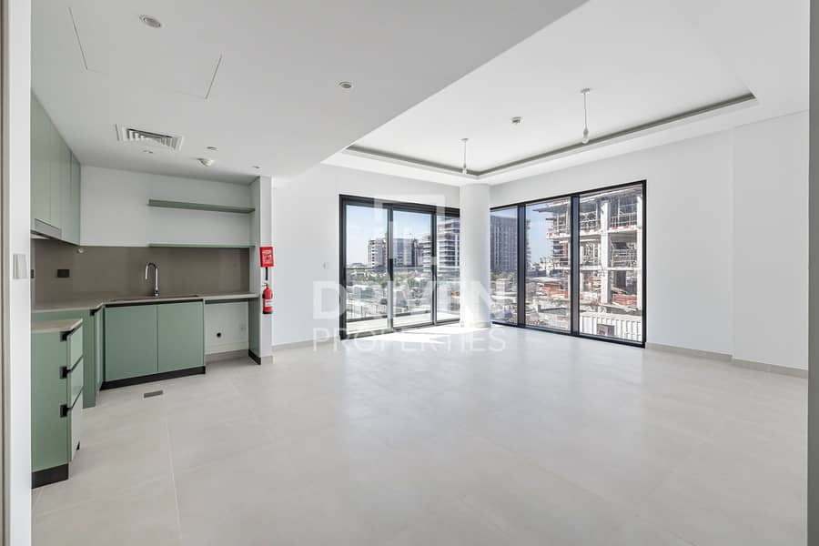 Spacious and Corner | High Floor | Vacant