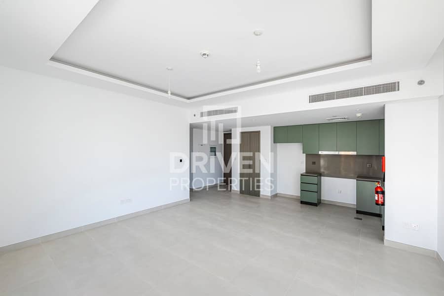 Spacious and Corner | High Floor | Vacant