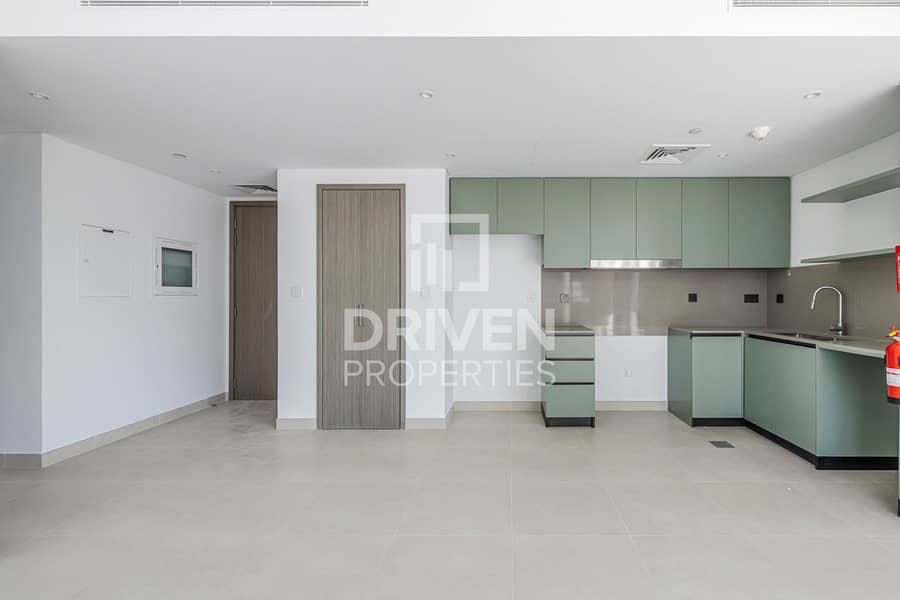 Spacious and Corner | High Floor | Vacant