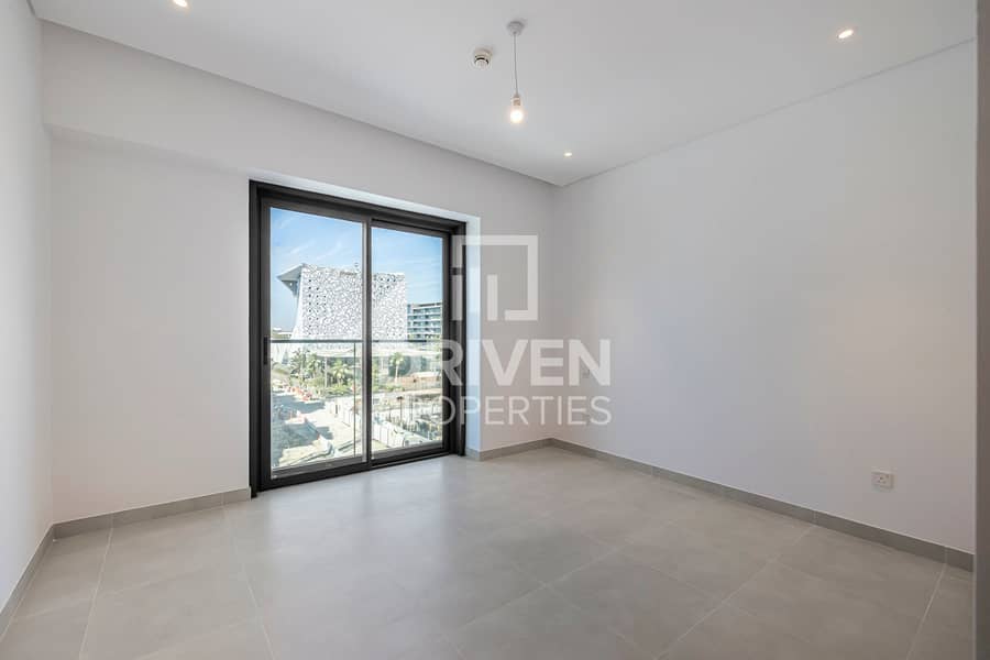 Spacious and Corner | High Floor | Vacant - Image 8