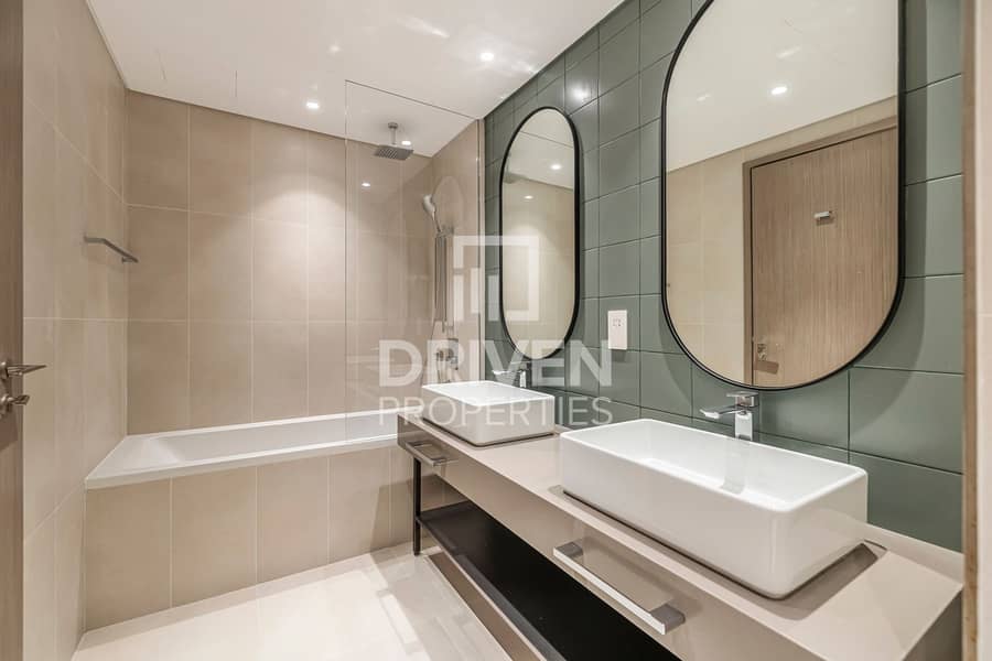 Spacious and Corner | High Floor | Vacant - Image 11