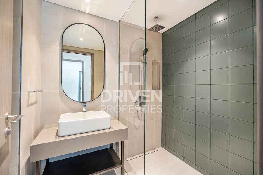 Spacious and Corner | High Floor | Vacant - Image 13