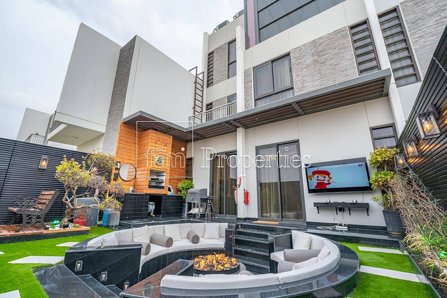 Upgraded | Decorated | Fireplace | The Best Villa