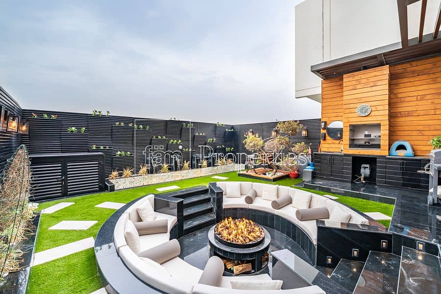 Upgraded | Decorated | Fireplace | The Best Villa