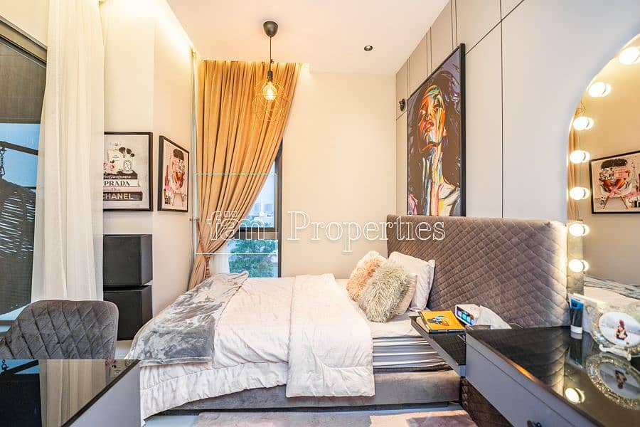 Upgraded | Decorated | Fireplace | The Best Villa - Image 29