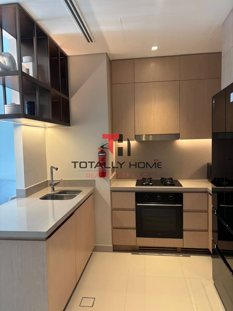 BEST VIEW l MULTIPLE OPTIONS l BURJ AND GOLDEN FRAME VIEW - Image 14