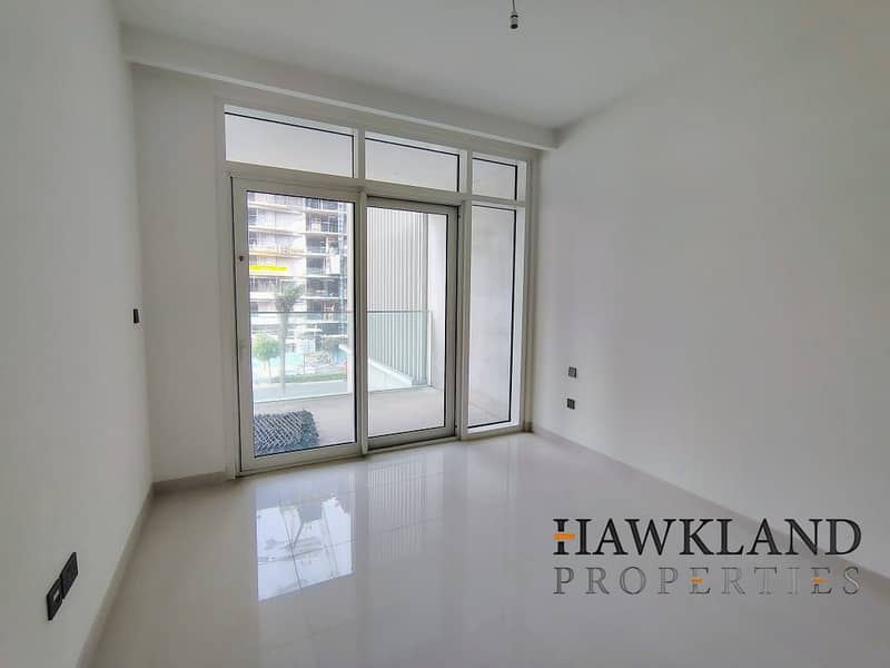 Modern Apartment with Stunning Skyline Views