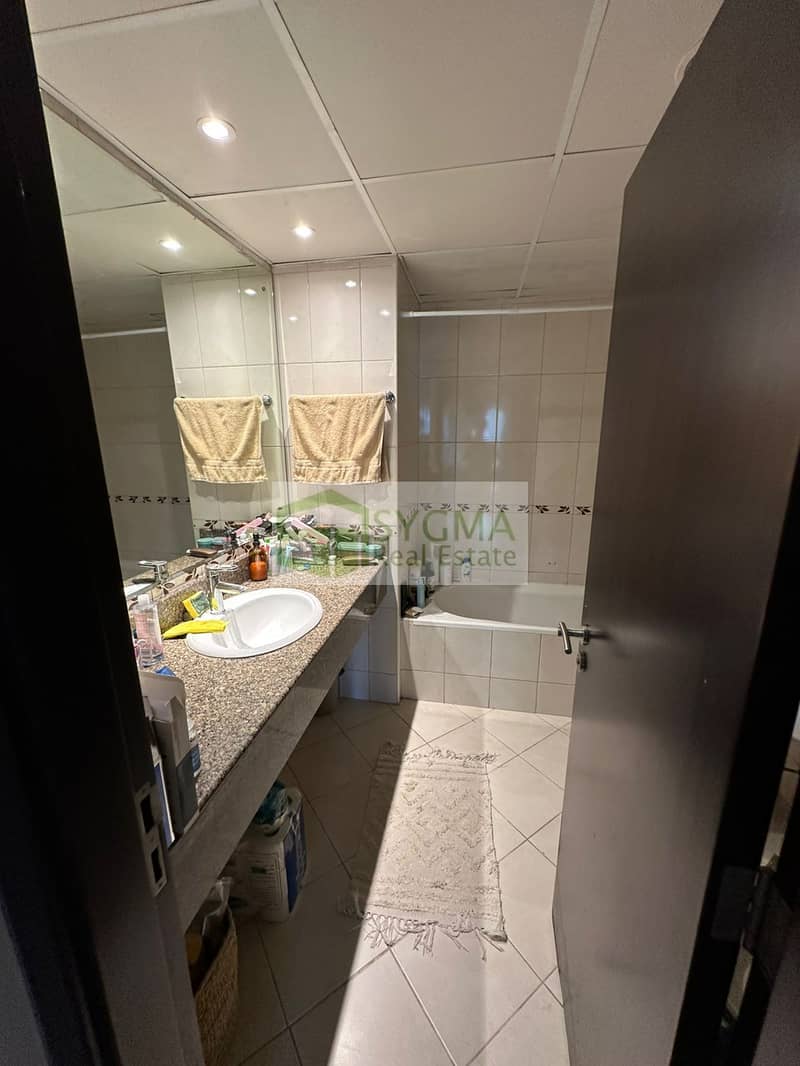 Chiller Free | Balcony | Spacious Apartment - Image 6