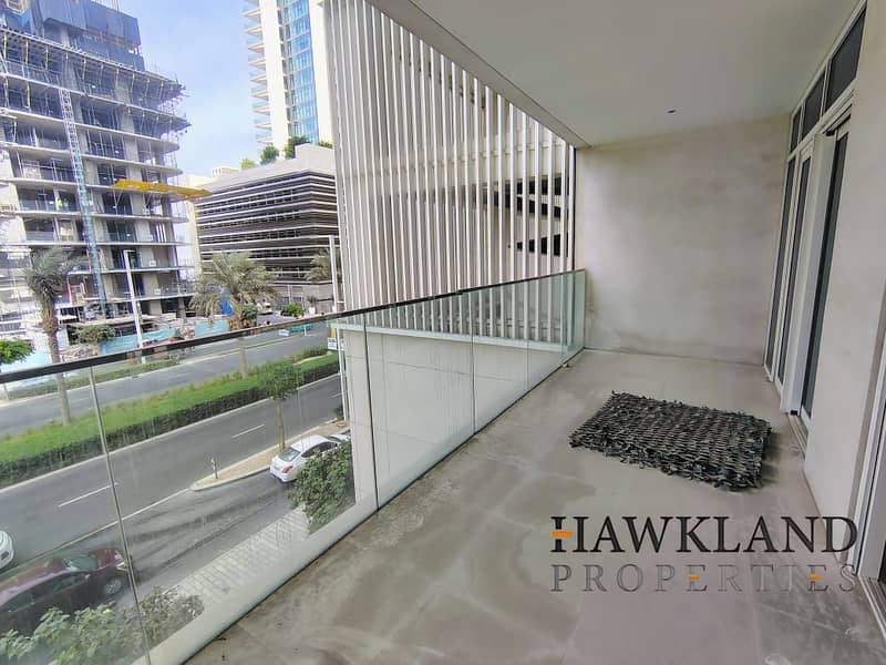 Modern Apartment with Stunning Skyline Views