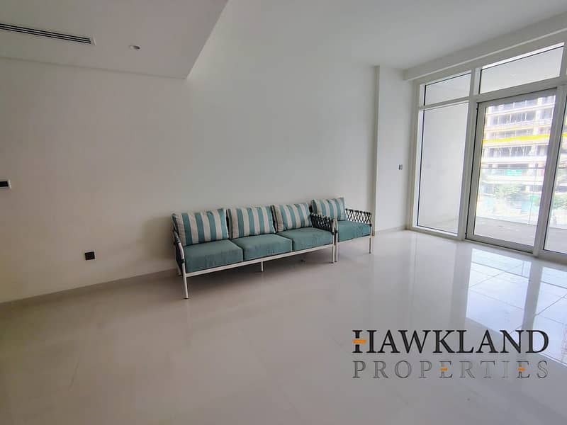 Modern Apartment with Stunning Skyline Views