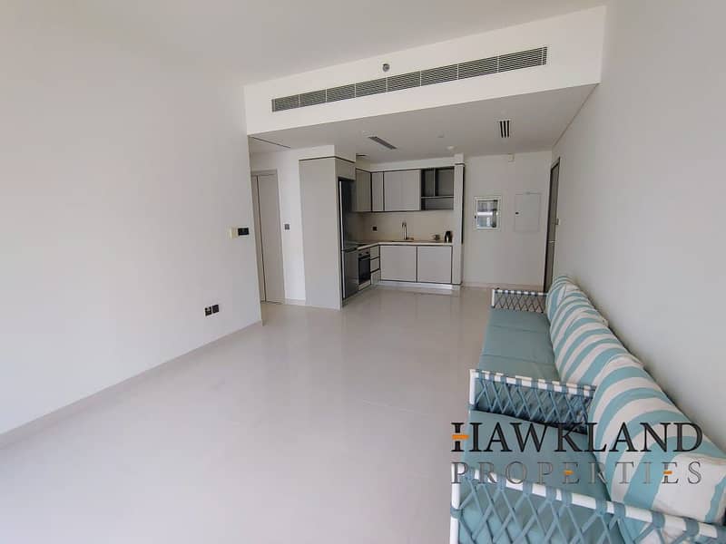 Modern Apartment with Stunning Skyline Views