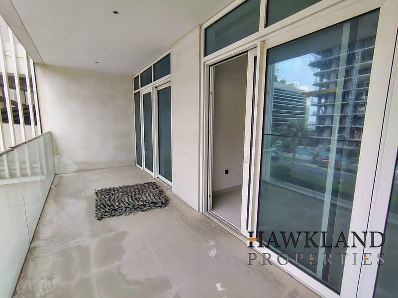 Modern Apartment with Stunning Skyline Views - Image 9