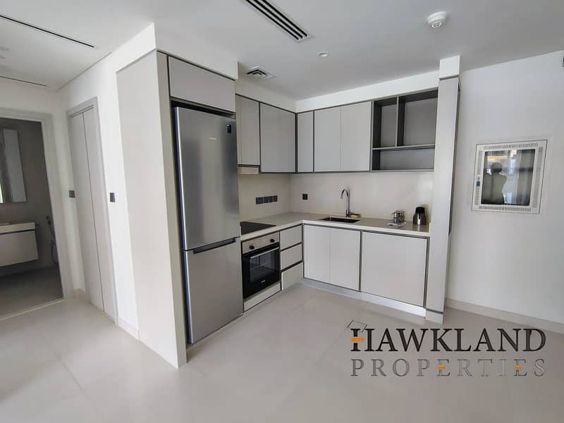 Modern Apartment with Stunning Skyline Views - Image 10