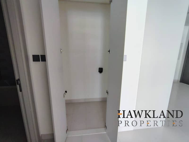 Modern Apartment with Stunning Skyline Views - Image 12