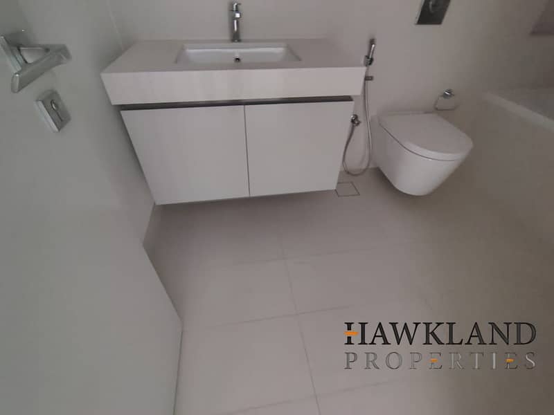 Modern Apartment with Stunning Skyline Views - Image 13