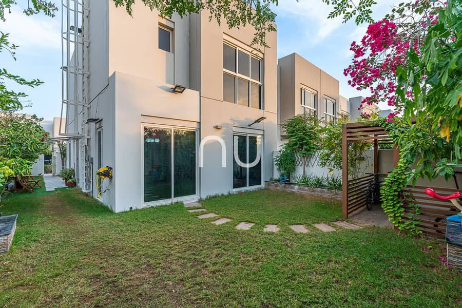 4 BR Townhouse| Single Row | Vacant On Transfer