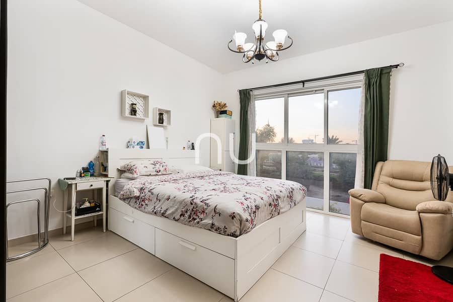 4 BR Townhouse| Single Row | Vacant On Transfer