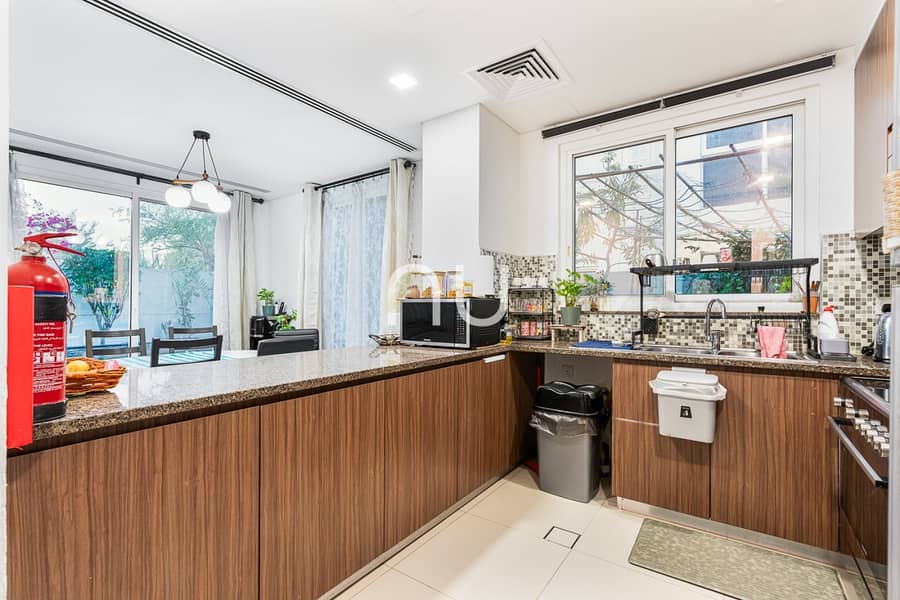 4 BR Townhouse| Single Row | Vacant On Transfer