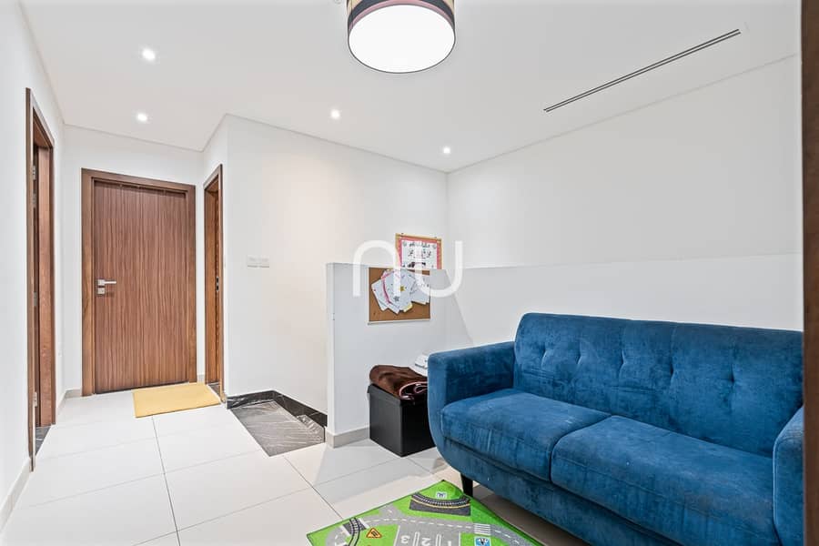 4 BR Townhouse| Single Row | Vacant On Transfer - Image 14