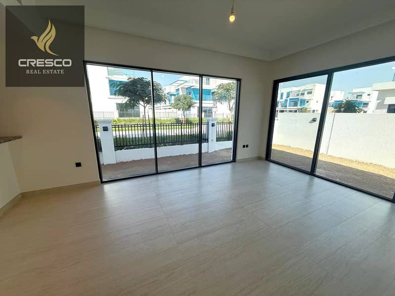 SINGLE ROW | SPACIOUS | BRAND NEW