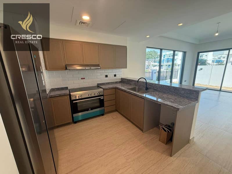 SINGLE ROW | SPACIOUS | BRAND NEW