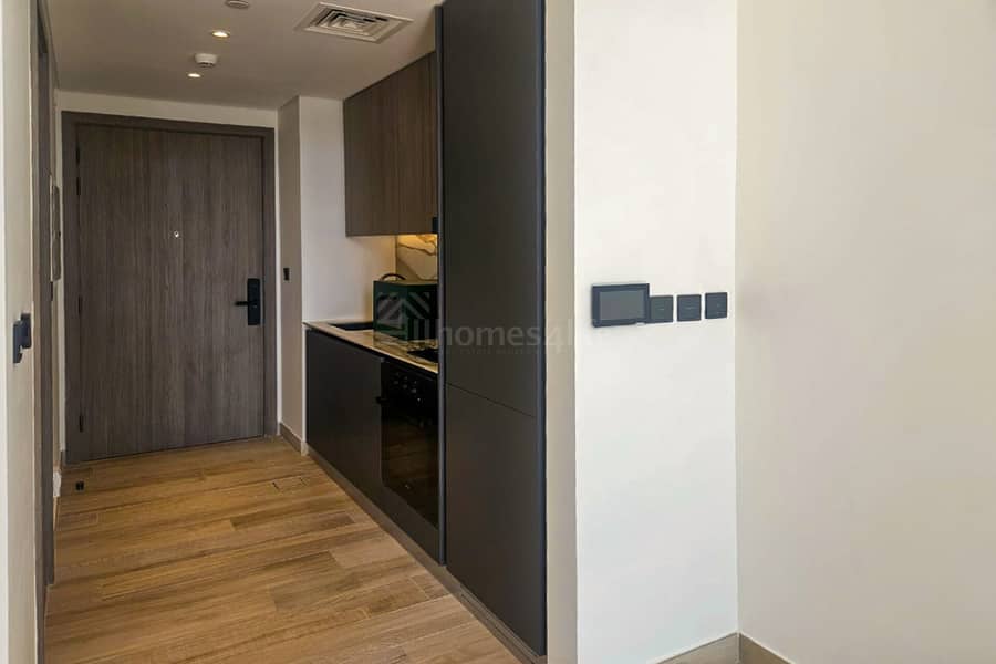 Modern Studio for Rent | Oxford Gardens Arjan