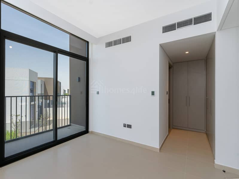 Exclusive | On Pool and Park | Prime Location - Image 11