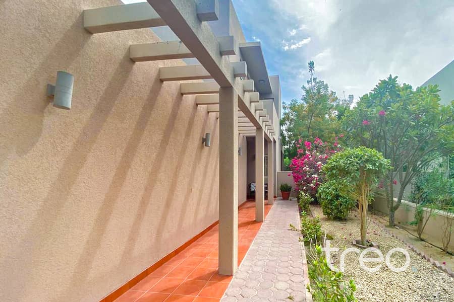 Park Backing | Single Row | Spacious Garden - Image 19