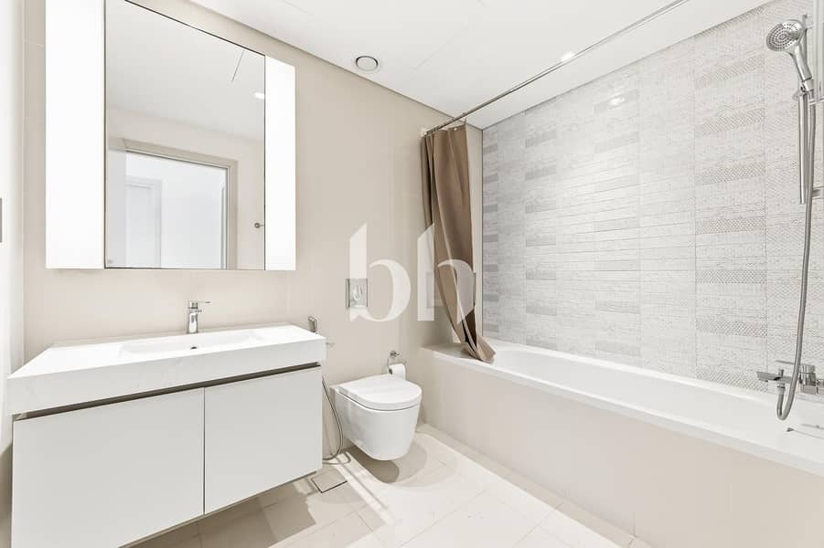 Luxury 1BR Apt w/ Full Sea & Palm Views - Image 9