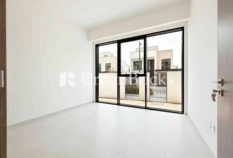 Brand New l Park Facing l Single Row - Image 6