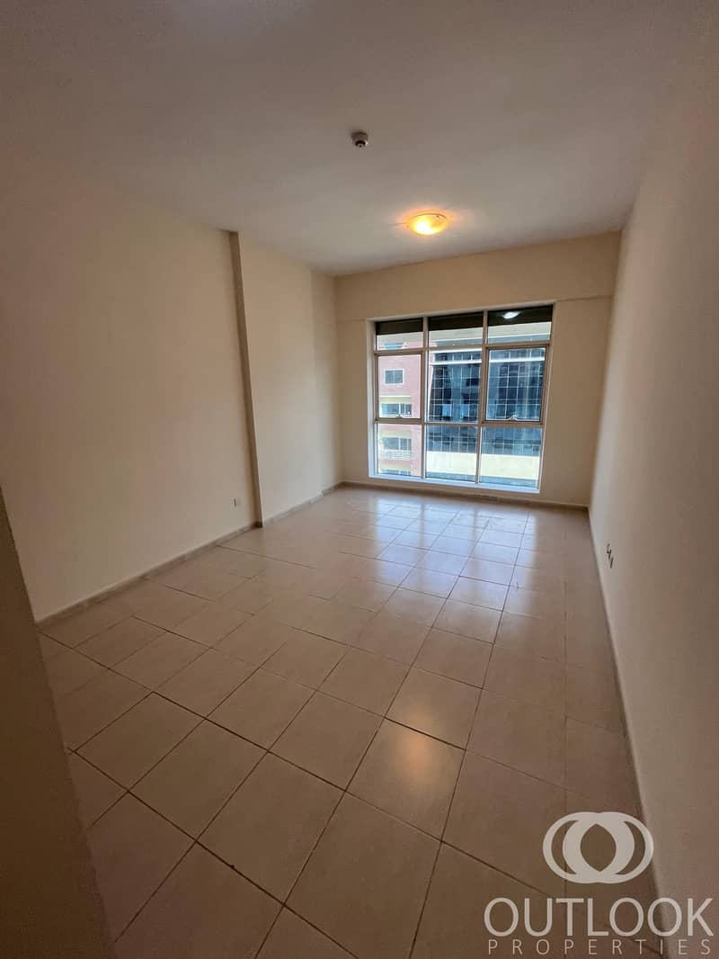 Spacious Unit I Vacant I Great Community