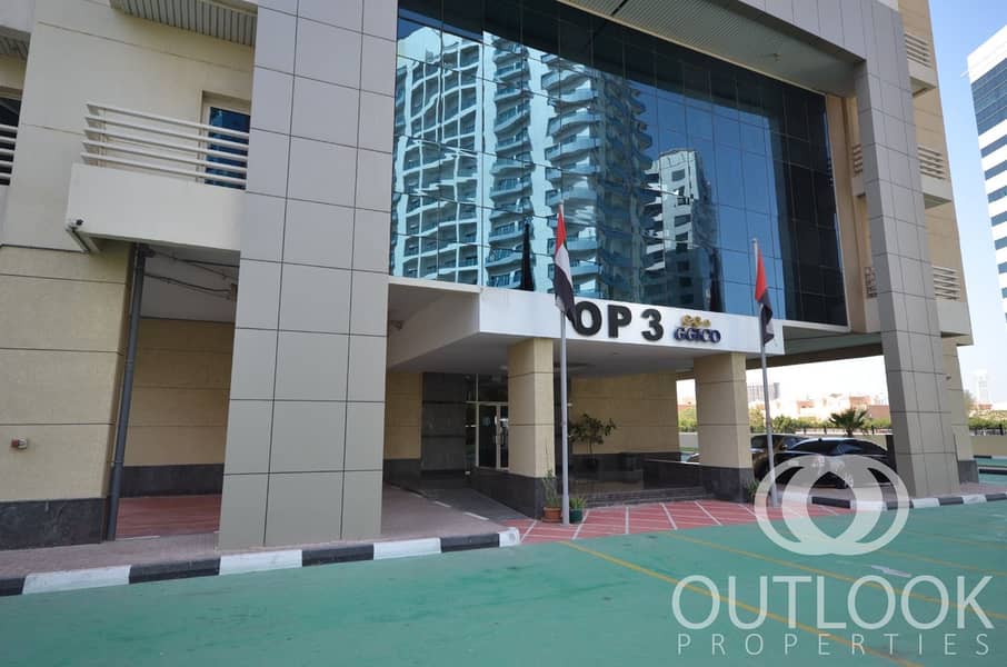 Spacious Unit I Vacant I Great Community - Image 10