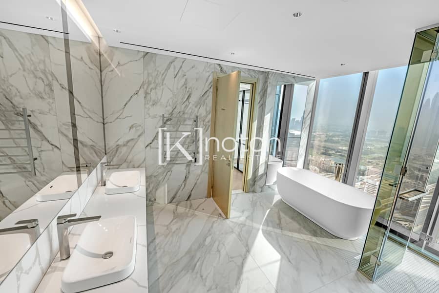 8 bedrooms I 10 bathrooms I Full-Floor Residence