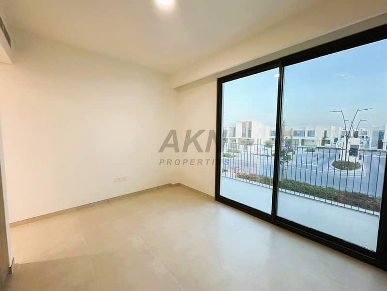 Brand New | Single Row | Spacious Layout - Image 6