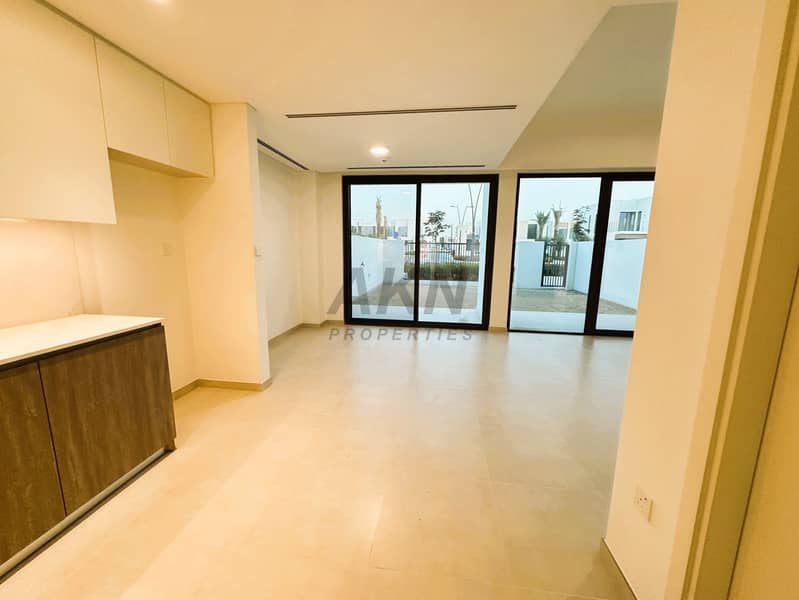 Brand New | Single Row | Spacious Layout - Image 14