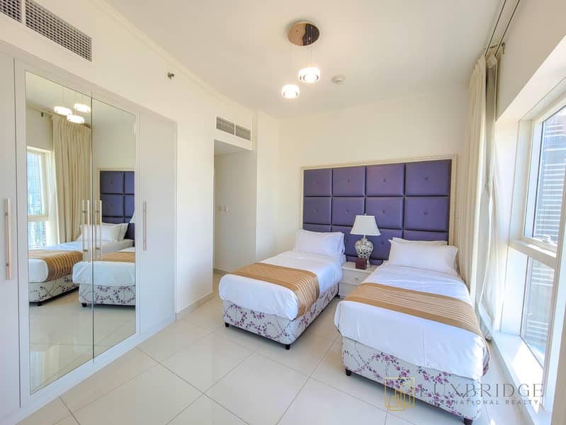 Luxury Living |Vacant | Palm View - Image 9