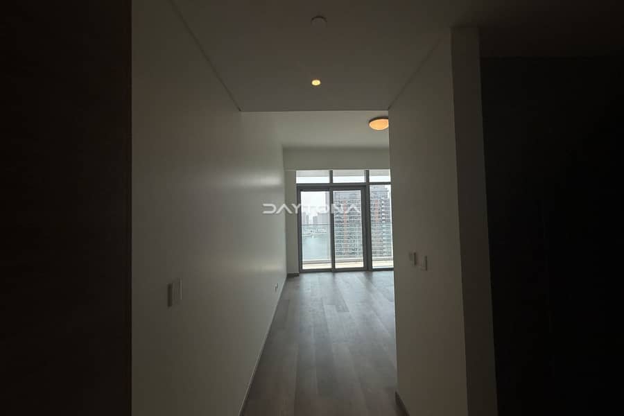 LUXURY FINISHING | CANAL VIEW | STUDY ROOM