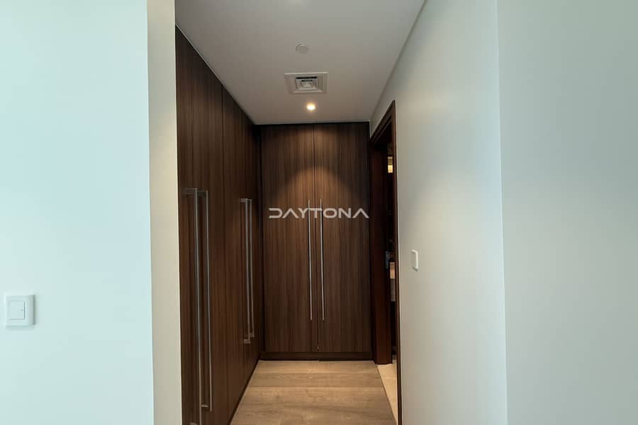 LUXURY FINISHING | CANAL VIEW | STUDY ROOM - Image 6