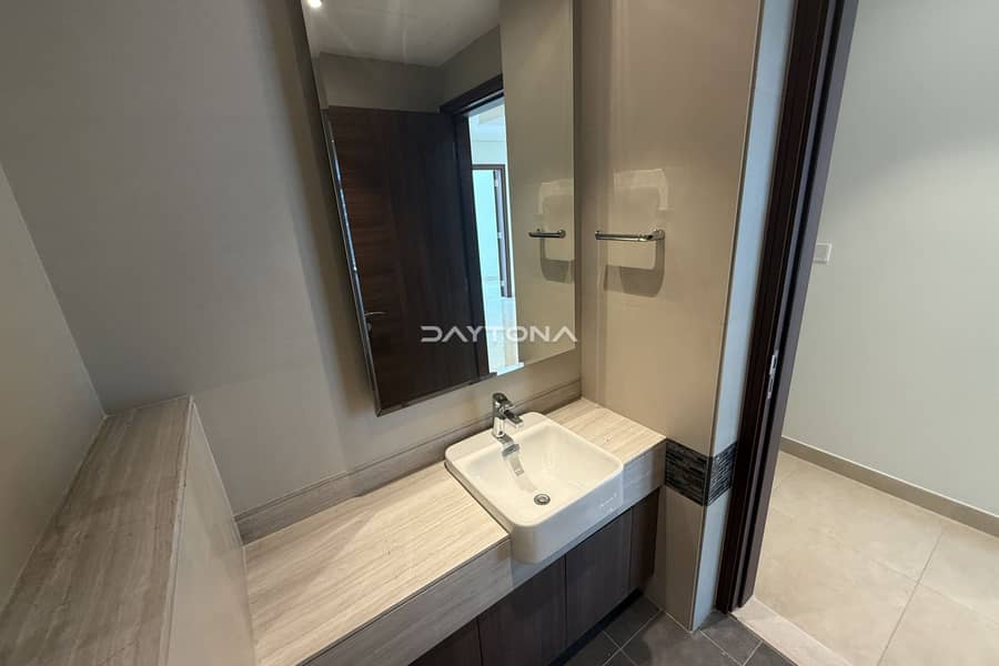 LUXURY FINISHING | CANAL VIEW | STUDY ROOM - Image 10