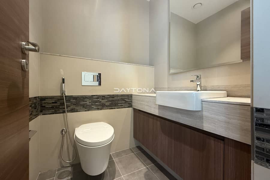 LUXURY FINISHING | CANAL VIEW | STUDY ROOM - Image 11