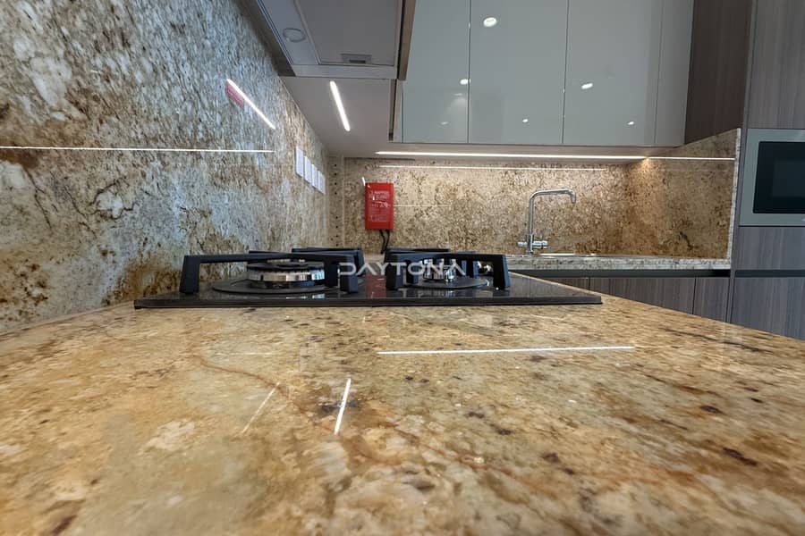 LUXURY FINISHING | CANAL VIEW | STUDY ROOM - Image 15