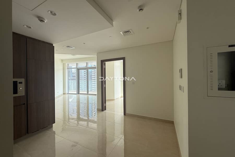 LUXURY FINISHING | CANAL VIEW | STUDY ROOM - Image 17