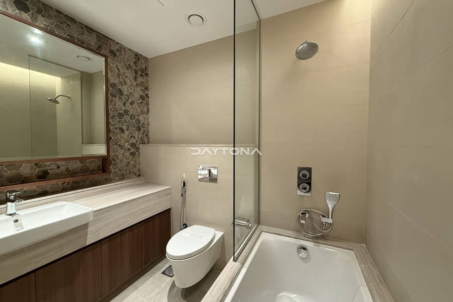 LUXURY FINISHING | CANAL VIEW | STUDY ROOM - Image 18