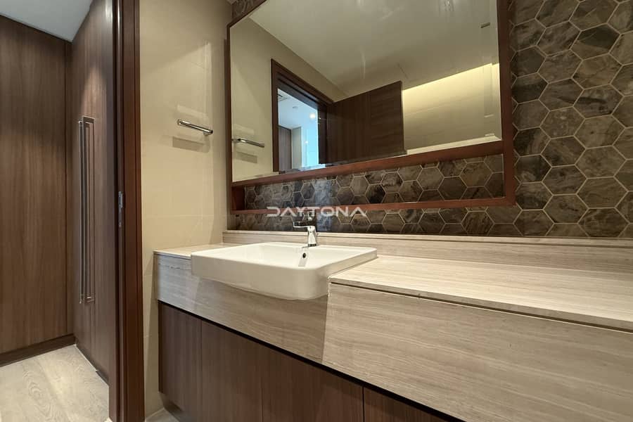 LUXURY FINISHING | CANAL VIEW | STUDY ROOM - Image 19