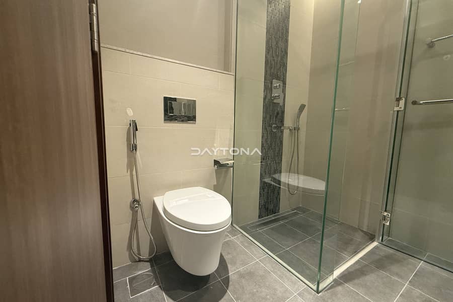 LUXURY FINISHING | CANAL VIEW | STUDY ROOM - Image 26