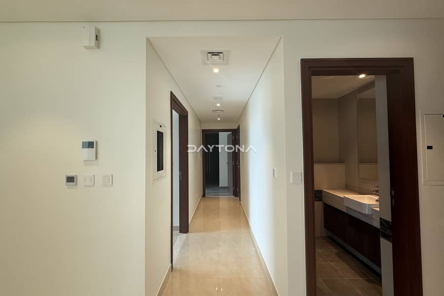 LUXURY FINISHING | CANAL VIEW | STUDY ROOM - Image 30