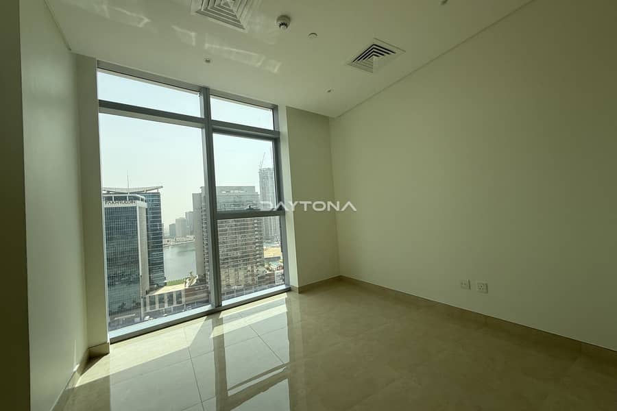 LUXURY FINISHING | CANAL VIEW | STUDY ROOM - Image 31