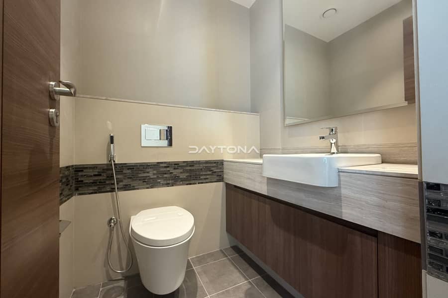 LUXURY FINISHING | CANAL VIEW | STUDY ROOM - Image 32